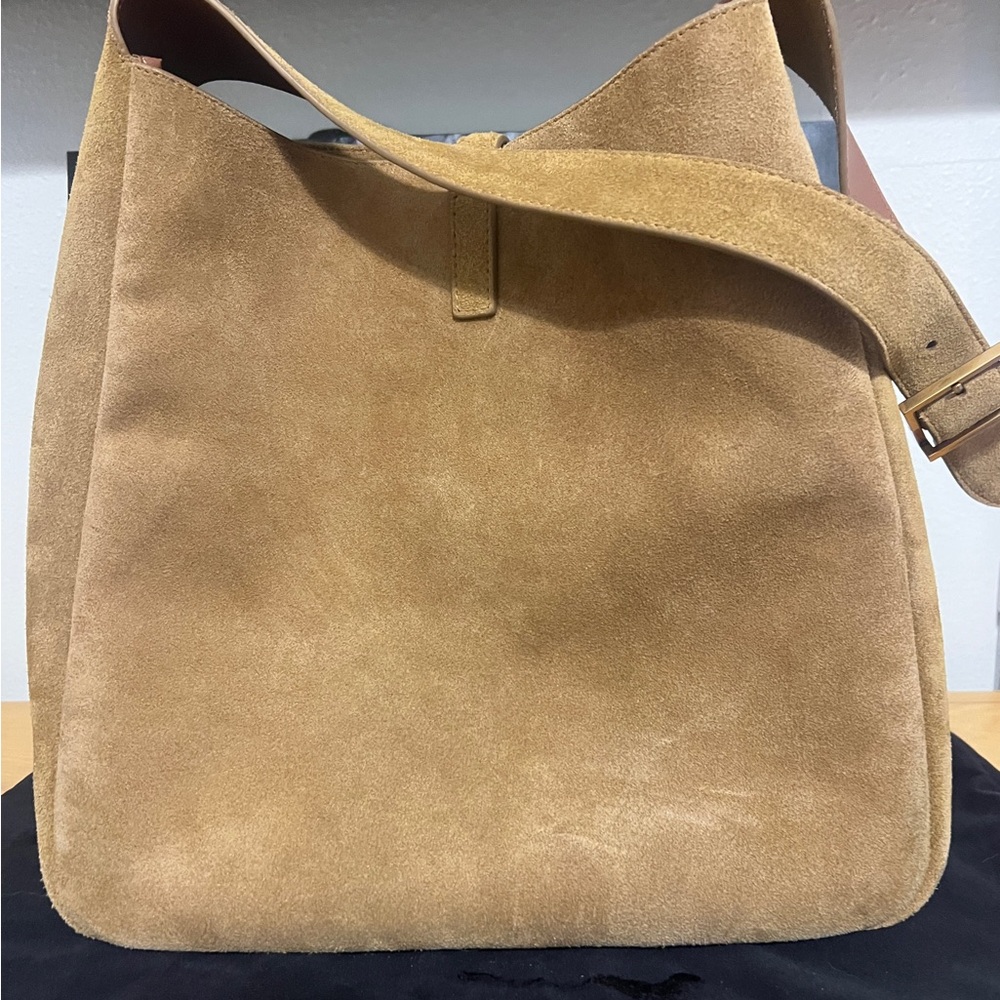 Large Shoulder Suede Hobo Shoulder Handbag. - Picture 4 of 6